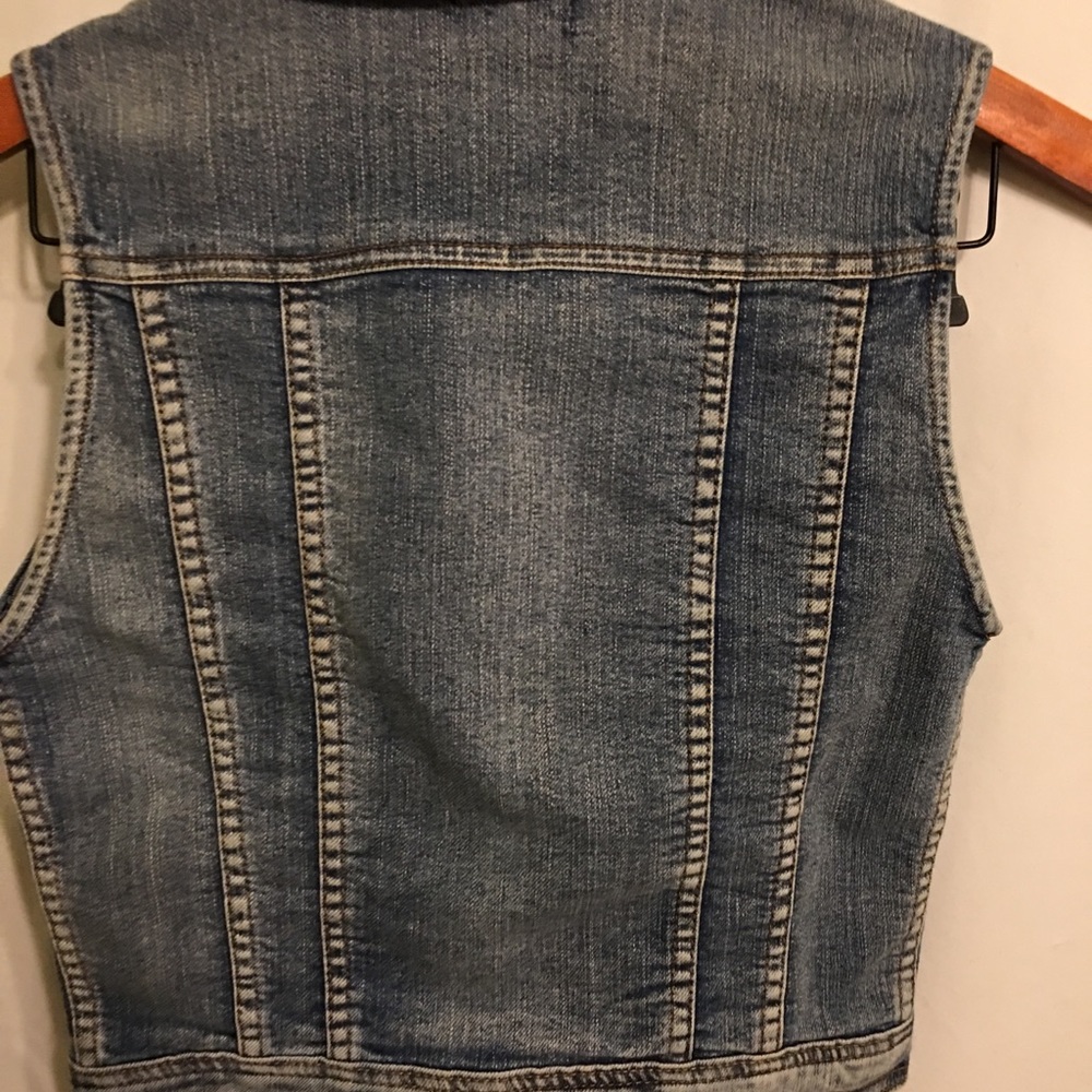 Vest - Picture 3 of 6